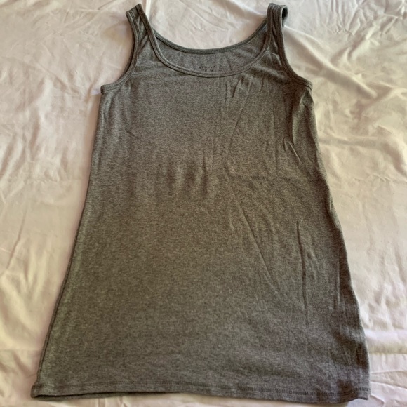 Tank top bundle (for Medium-Large) - Picture 6 of 7